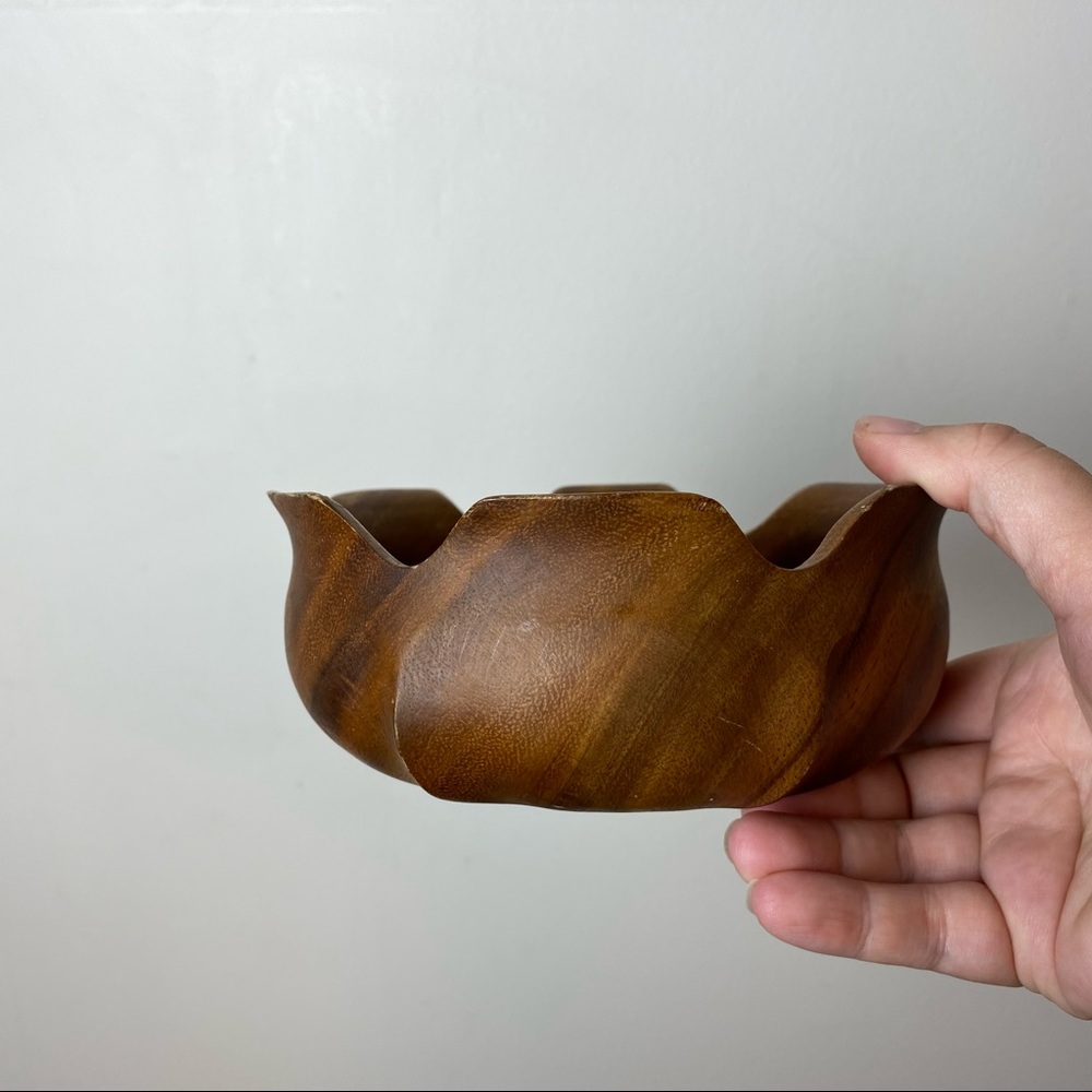 Flower Petal Carved Wood Monkey Pod Bowl Serving Set - Picture 8 of 12